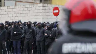 'Fascistas vascos' y Falange, la batalla que incomoda a Bildu y alienta el PNV