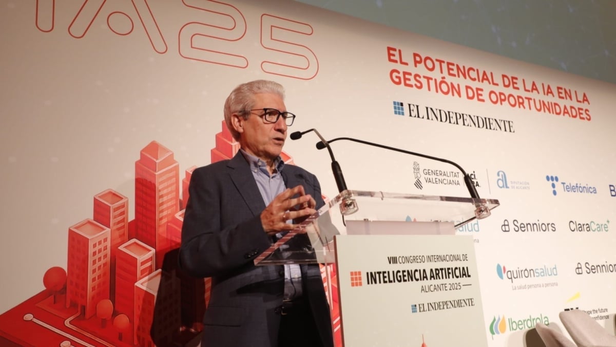 El director de EL INDEPENDIENTE, Casimiro García-Abadillo, durante su intervención en el VIII Congreso Internacional de Inteligencia Artificial.