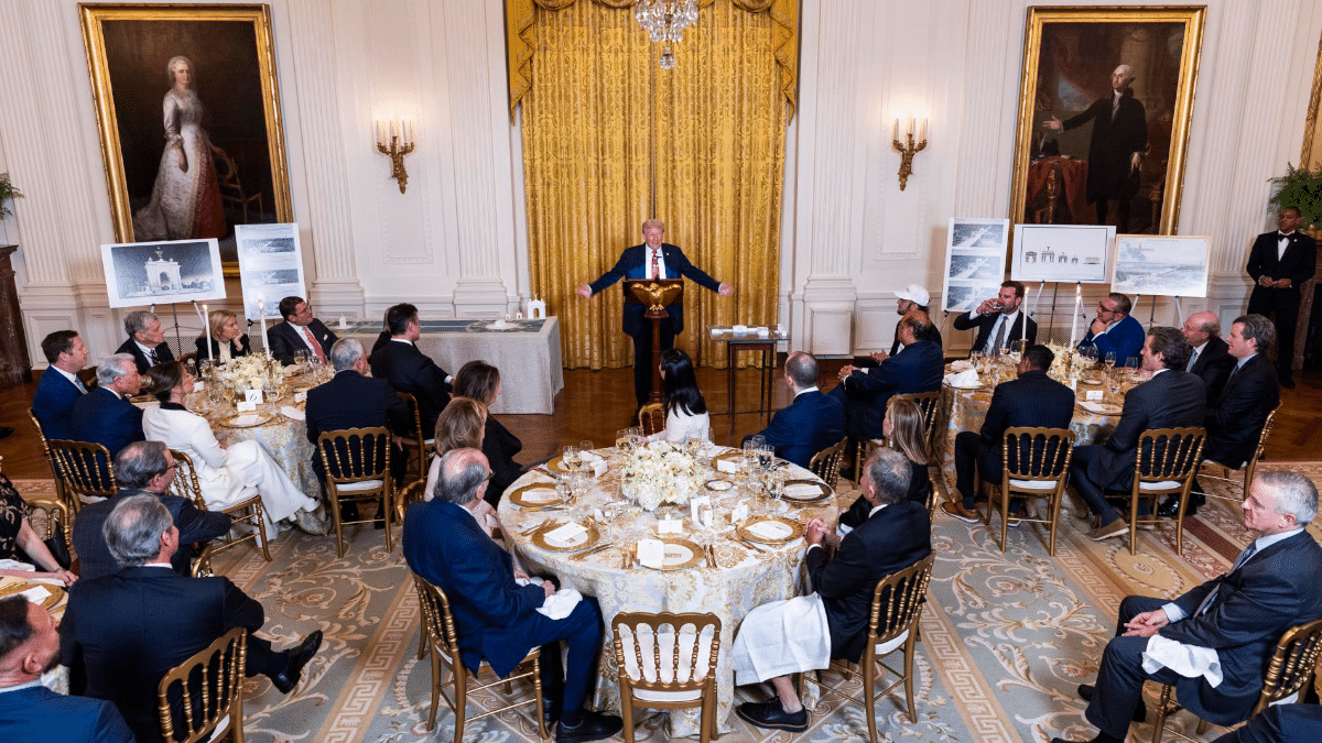 Trump reúne a los magnates que pagarán su salón de baile de 200 millones: "Es el precio de tener acceso al presidente"