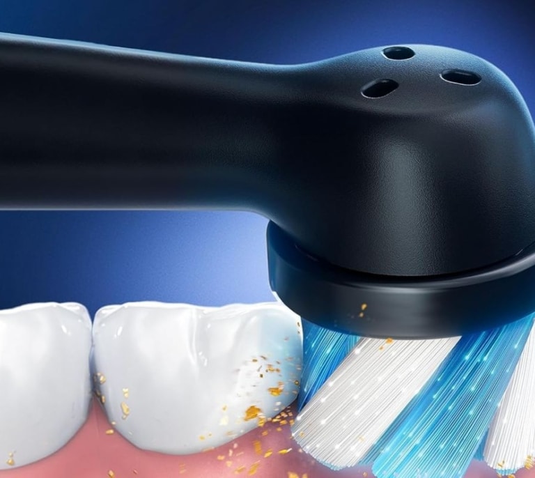 Consigue unos dientes más limpios y cuida tus encías con el cepillo eléctrico Oral-B iO 5N que está rebajadísimo en Amazon