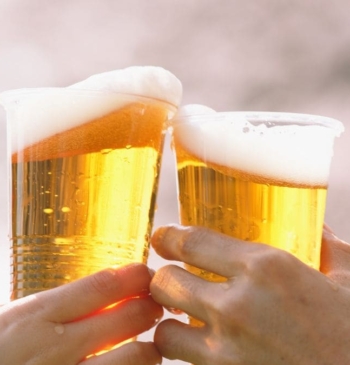 Este es el motivo por el que hay cervezas rojas y verdes