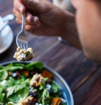 Estos es lo que le ocurre a tu cuerpo si comes deprisa