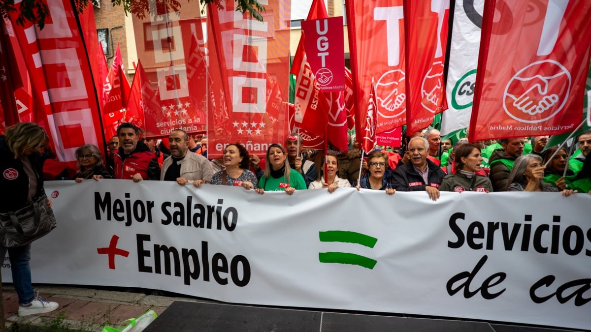 El Gobierno se sienta a negociar la subida de sueldo a los funcionarios tras la amenaza de huelga