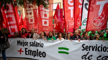 El Gobierno se sienta a negociar la subida de sueldo a los funcionarios tras la amenaza de huelga