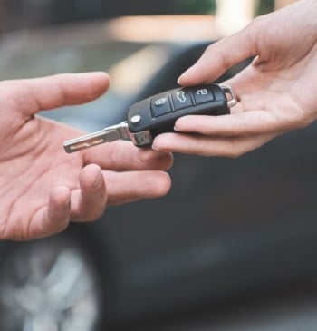¿Puedo conducir un coche aunque no esté incluido en el seguro?