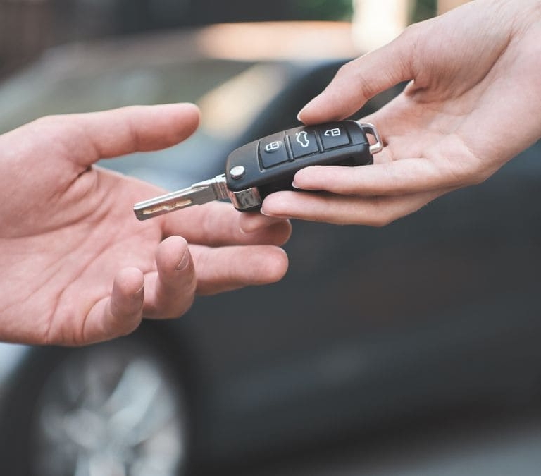 ¿Puedo conducir un coche aunque no esté incluido en el seguro?