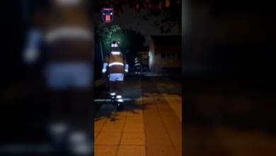 Cinco horas en bucle de "Cumpleaños feliz" y los bomberos de Murcia al rescate: surrealista madrugada en Javalí Viejo