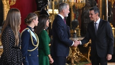 Sánchez abandona el Palacio Real con prisa para viajar a Egipto y Feijóo ironiza: "¿No le gusta el día de la Hispanidad?"
