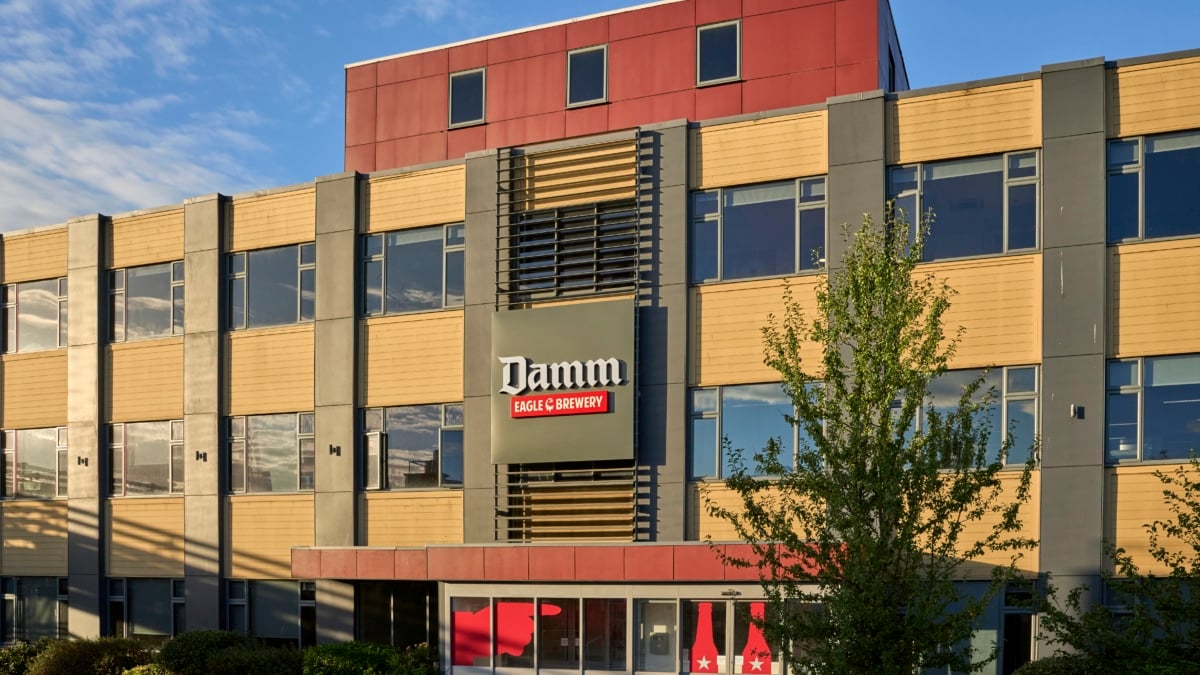 Damm inaugura su primera fábrica en Reino Unido