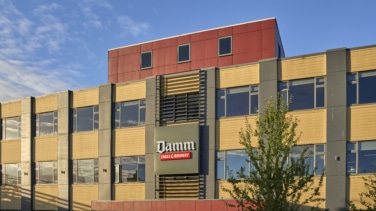 Damm inaugura su primera fábrica en Reino Unido