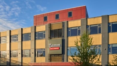 Damm inaugura su primera fábrica en Reino Unido