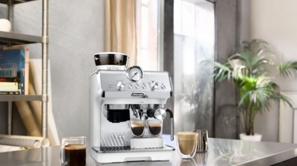 Specialista Arte: la cafetera más famosa de De’Longhi ahora está de ofertón en Amazon