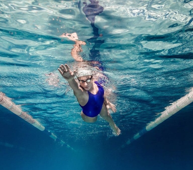 Mejor que pilates y yoga: el deporte que debes practicar al cumplir los 40
