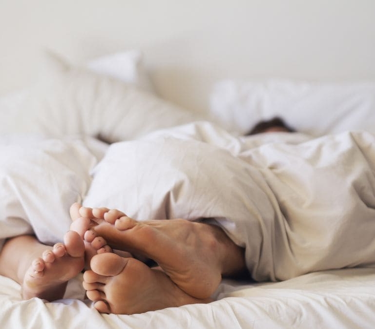 ¿Qué es dormir a la noruega y por qué se está poniendo de moda?