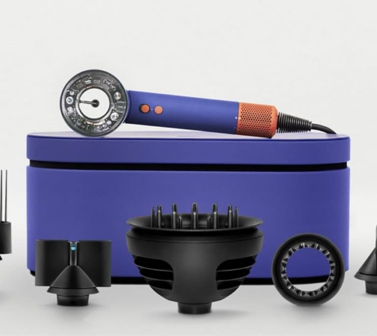 El famoso secador de pelo Dyson Supersonic que cuida tu cabello mientras da brillo ¡ahora por 100€ menos!