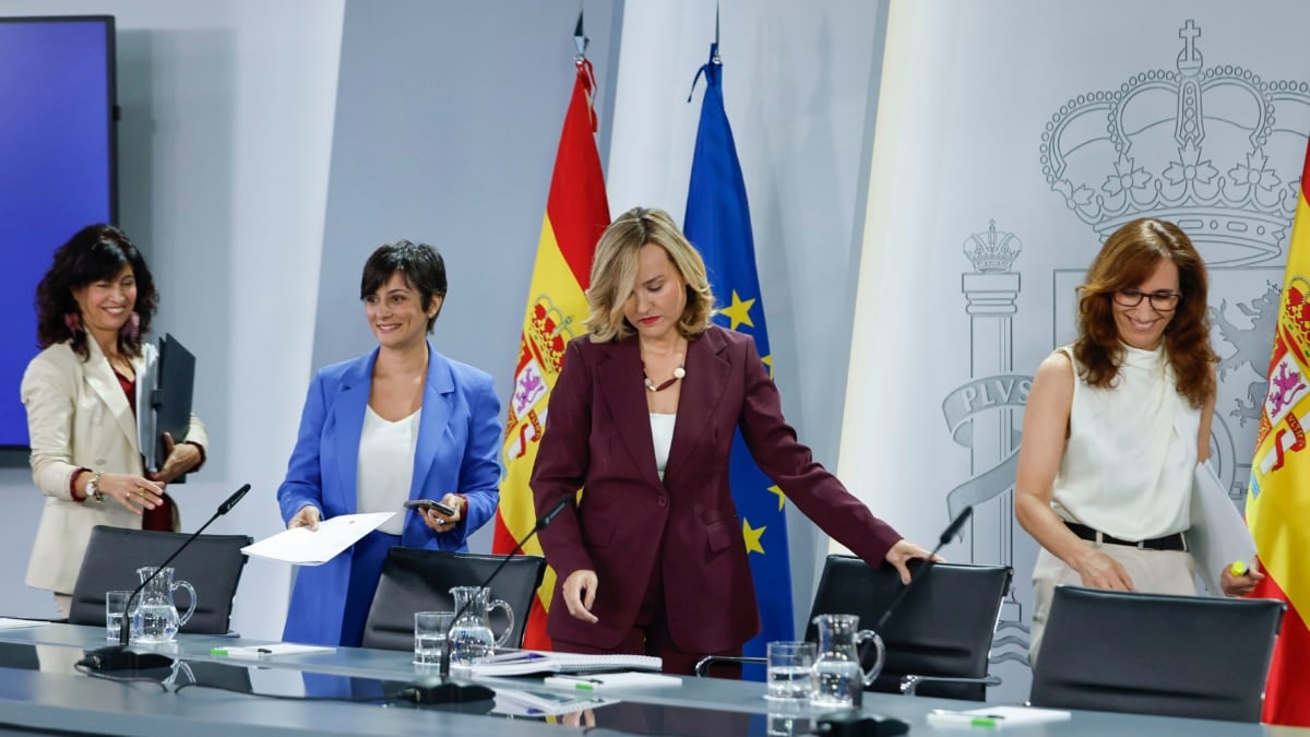 El Gobierno exige a Ayuso que cree ya el registro de objetores: "Machito es decir a las mujeres que aborten en otro sitio"
