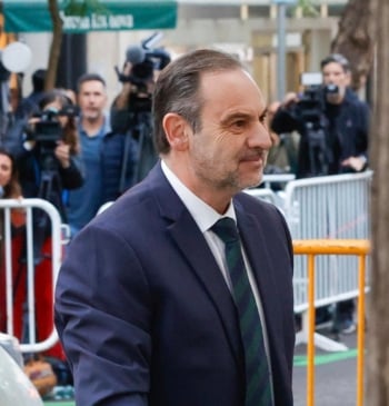El juez mantiene en libertad sin fianza a Ábalos al no apreciar [...]