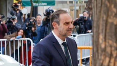 El juez mantiene en libertad sin fianza a Ábalos al no apreciar un riesgo de fuga lo "suficientemente intenso"