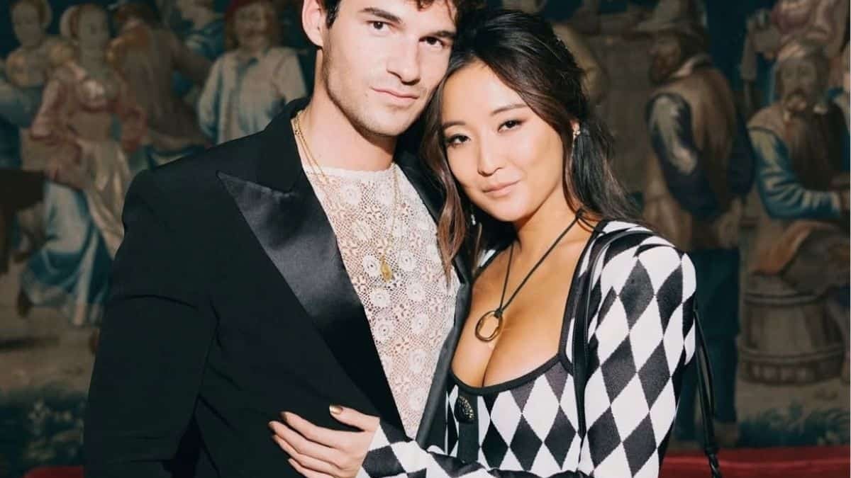 Ashley Park y Paul Forman, actores de "Emily in Paris"