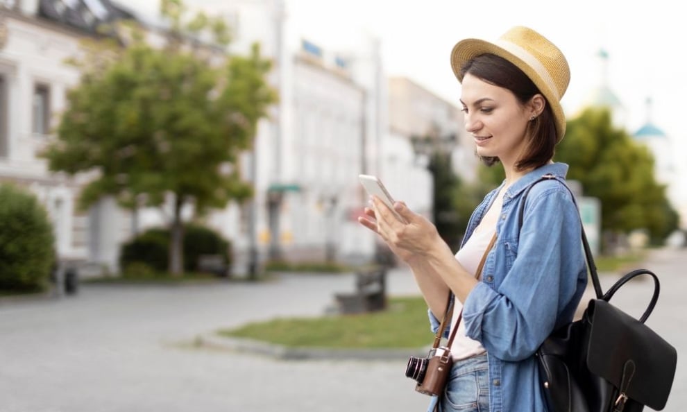 Mujer usando Sim Gigsky