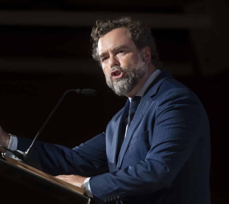 Espinosa de los Monteros copia el modelo de FAES en Atenea: campus de verano y entrega de premios a los "españoles ejemplares"