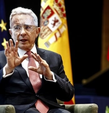 El Tribunal Superior de Bogotá absuelve a Álvaro Uribe del delito de [...]