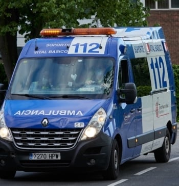 Accidente laboral en Funes: Trabajadora hospitalizada tras caer en una empresa