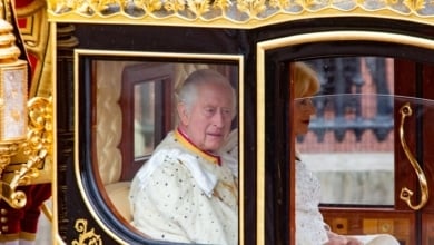 El rey Carlos III despoja al príncipe Andrés de sus títulos y distinciones oficiales