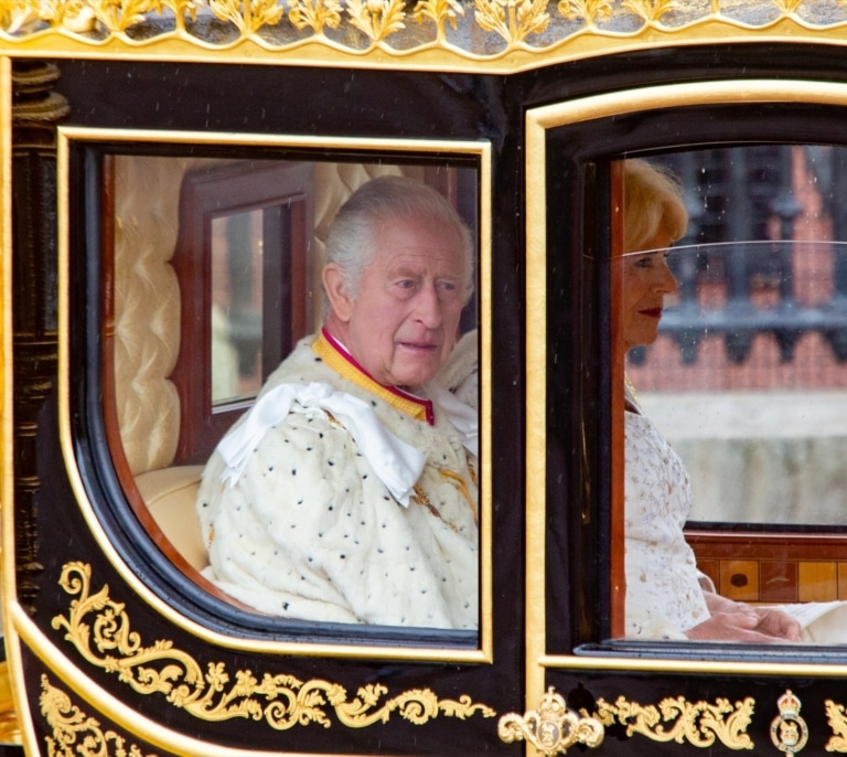 El príncipe Andrés,  hermano del rey Carlos III, renuncia a todos sus títulos reales
