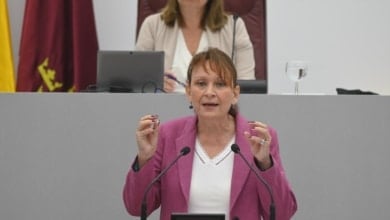 Una diputada de Podemos culpa a los recortes en Sanidad de la "pesadilla" con su cáncer de mama
