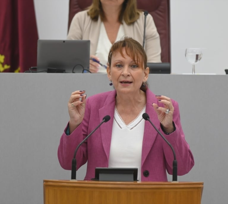 Una diputada de Podemos culpa a los recortes en Sanidad de la "pesadilla" con su cáncer de mama