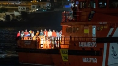 Salvamento Marítimo rescata a 52 migrantes en una lancha neumática al sur de Gran Canaria
