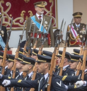 Los militares denuncian su precariedad antes del desfile del 12-O: "Somos un [...]