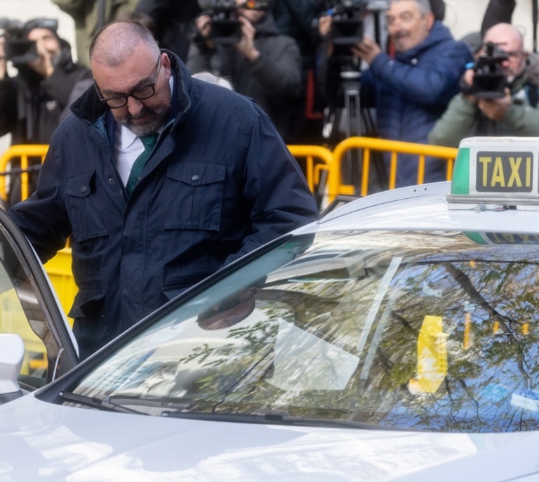 El riesgo de fuga y las grabaciones que no ha entregado al juez ponen a Koldo a un paso de la cárcel