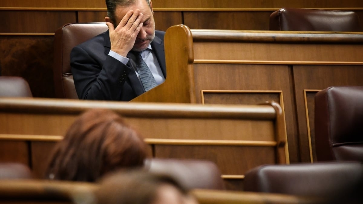 El PSOE sería el principal beneficiado de que Ábalos renunciara al acta de diputado