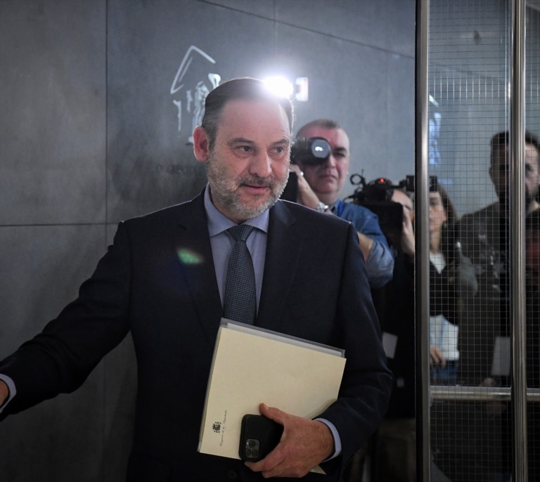 El Supremo abre la puerta a investigar si el PSOE manejó una 'caja B' vinculada a los pagos a Ábalos y Koldo