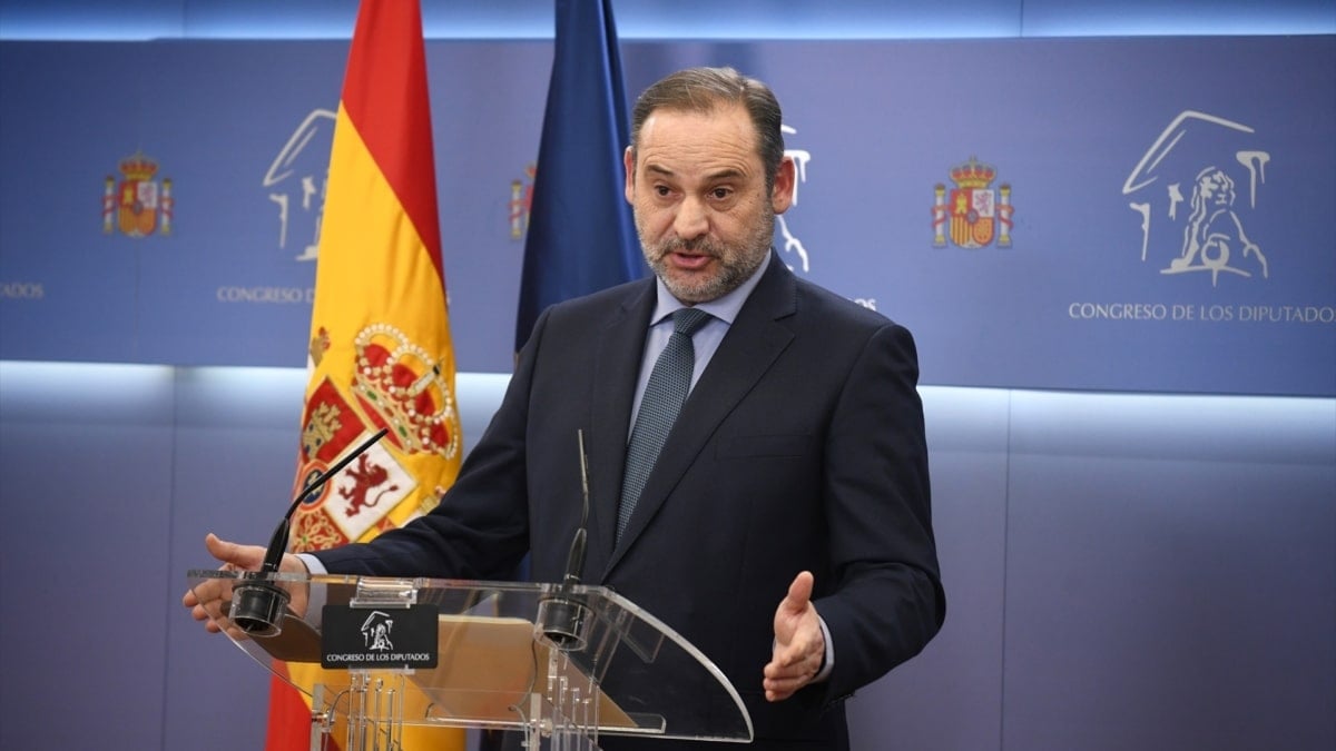 Ábalos insiste en su inocencia y busca no involucrar al PSOE