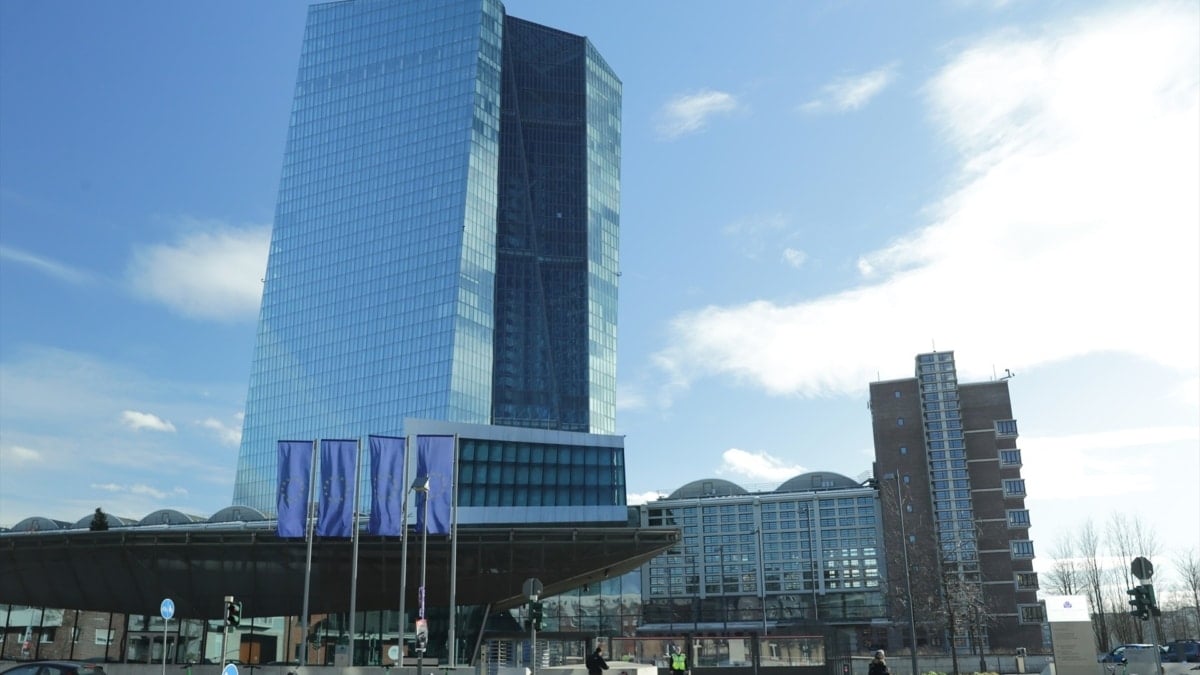 El BCE mantiene los tipos de interés en el 2% y confirma su estrategia de espera