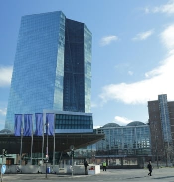 El BCE mantiene los tipos en el 2% y confirma su estrategia [...]