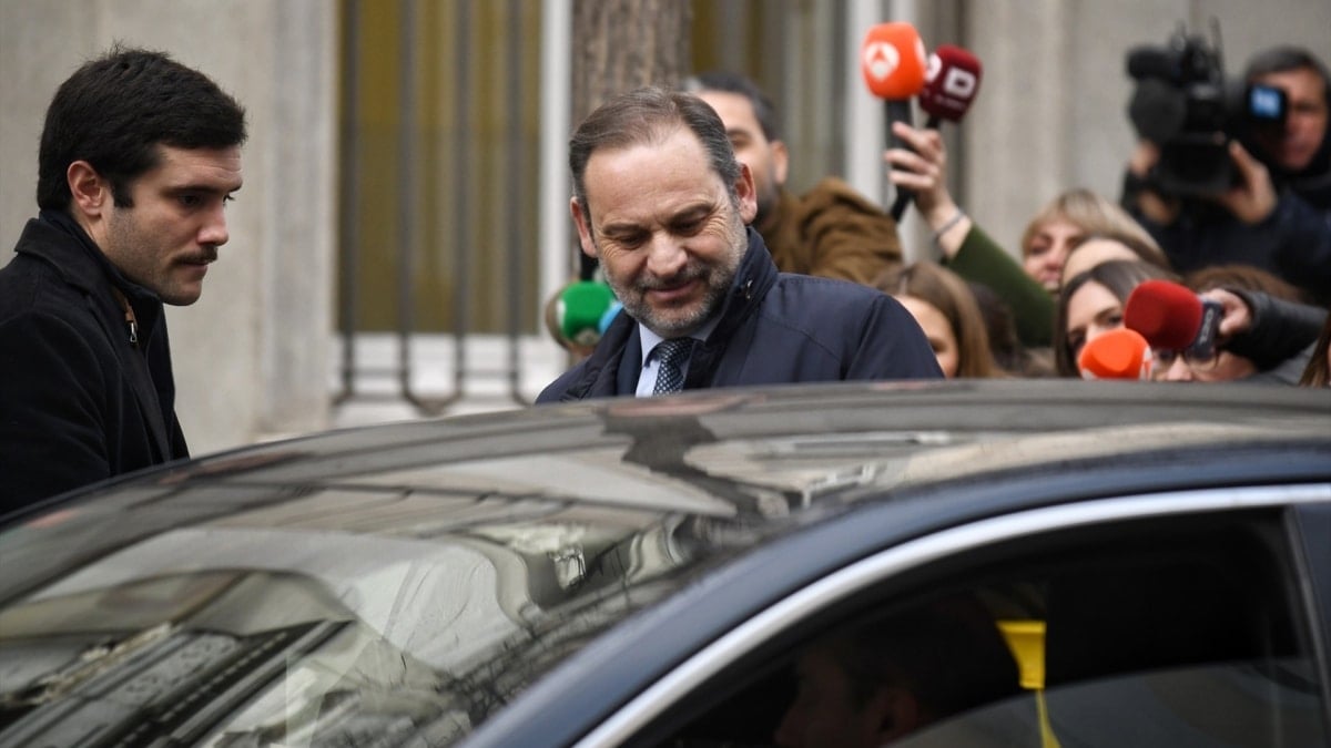 Ábalos pide un abogado de oficio para declarar mañana en el Supremo