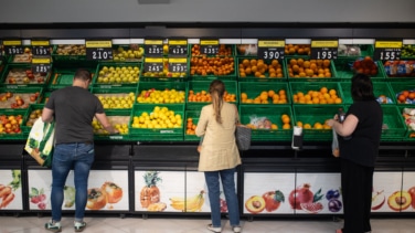 Patatas, uvas blancas y huevos, los alimentos básicos que más se han encarecido en octubre