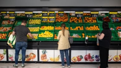 Patatas, uvas blancas y huevos, los alimentos básicos que más se han encarecido en octubre