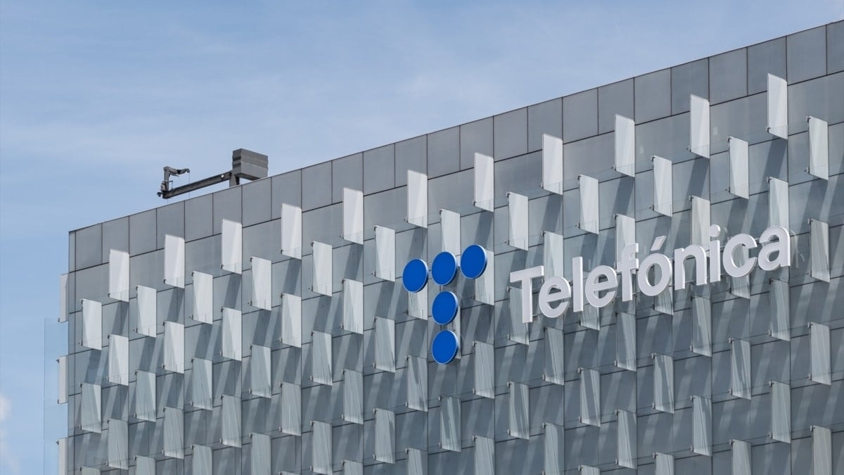 Telefónica acuerda con los sindicatos un nuevo marco laboral en vísperas de un posible ERE