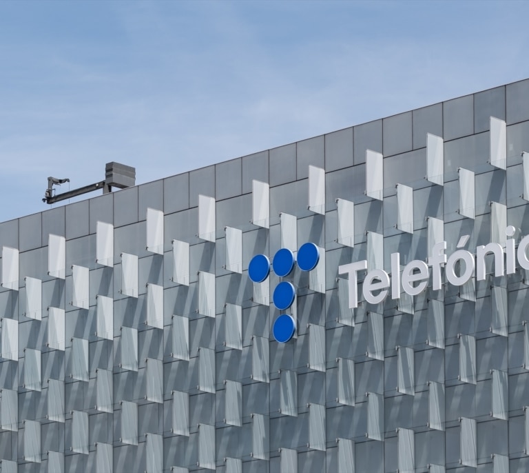 Telefónica acuerda con los sindicatos un nuevo marco laboral en vísperas de un posible ERE
