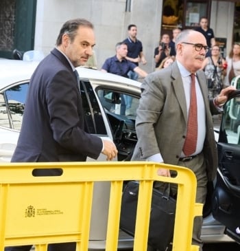 Ábalos indica al Supremo que las diferencias con su abogado son "irreconducibles"