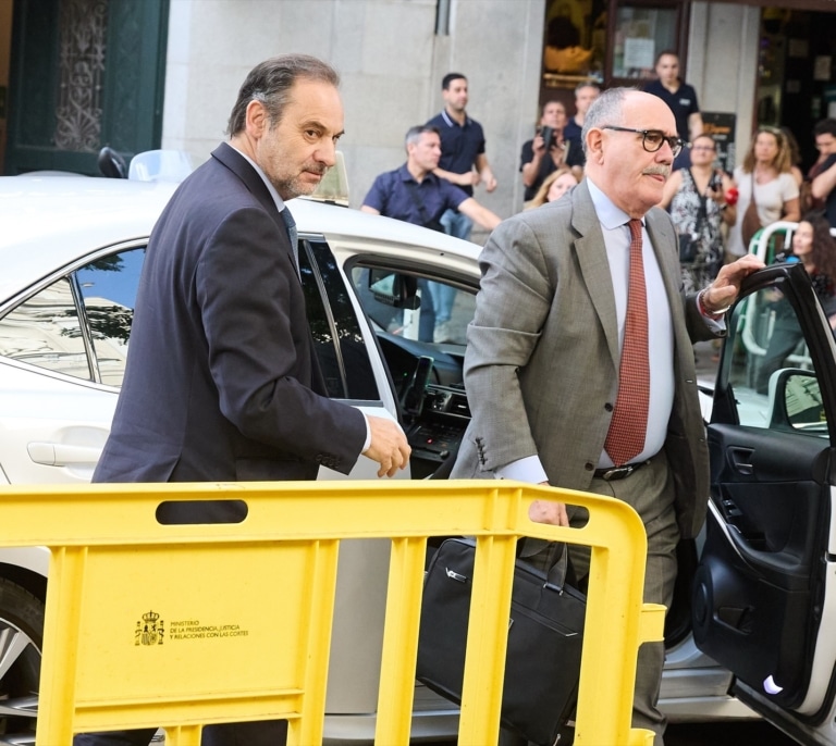 Ábalos indica al Supremo que las diferencias con su abogado son "irreconducibles"