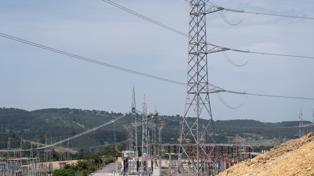 Red Eléctrica alerta de "variaciones bruscas de tensión" y urge cambios para evitar riesgos en el suministro eléctrico