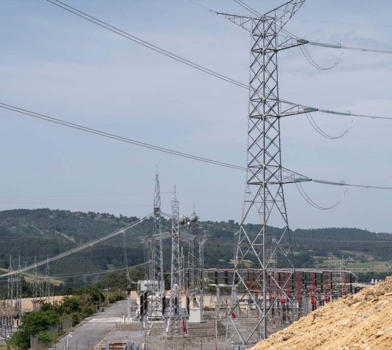 Red Eléctrica alerta de "variaciones bruscas de tensión" y urge cambios para evitar riesgos en el suministro eléctrico