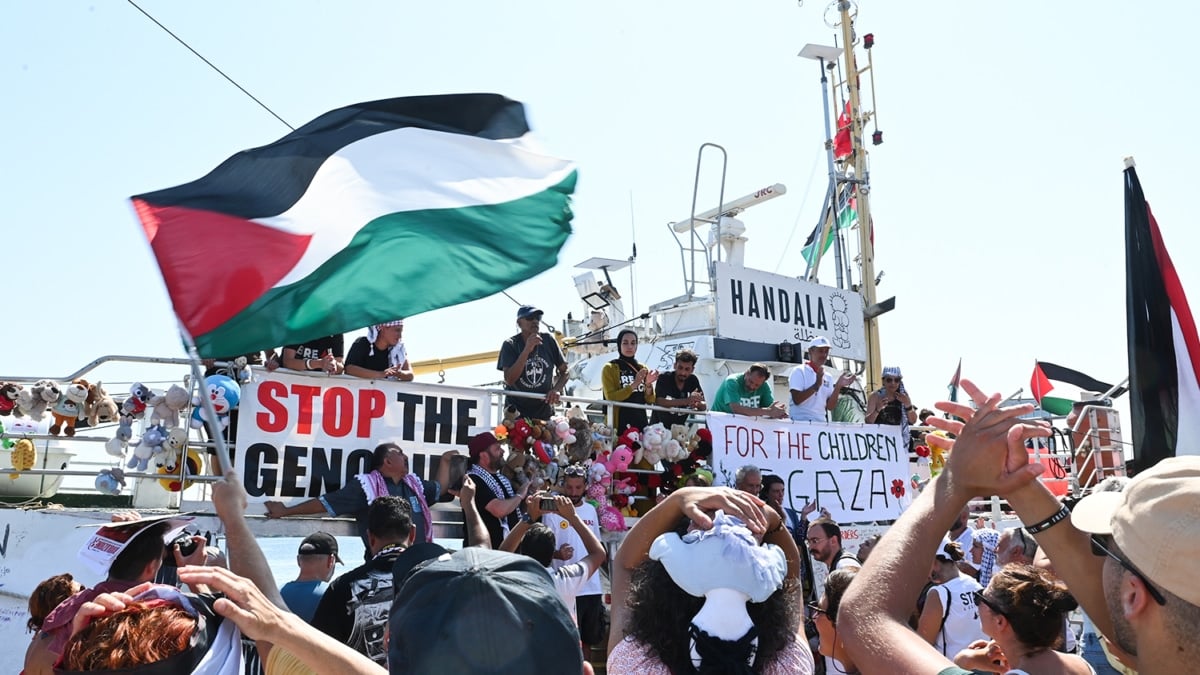 La Flotilla de la Libertad con siete españoles está "a punto de llegar" a la "zona de exclusión" israelí