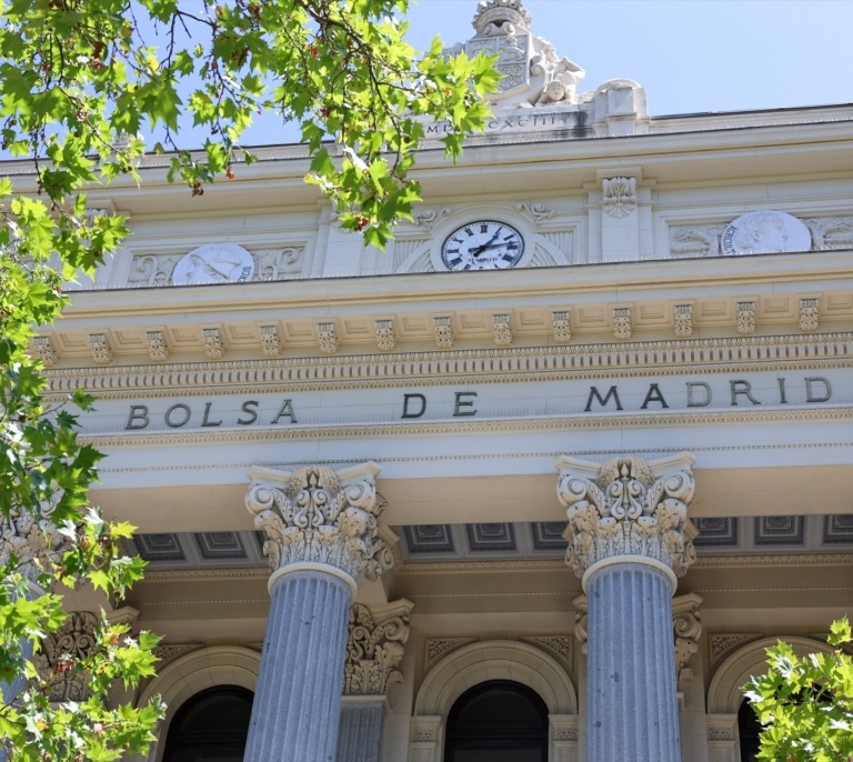 El Ibex 35 sube tras el acuerdo de paz en el estrecho de Ormuz